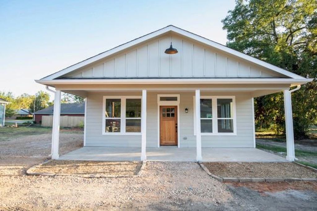802 Walnut Street, Honey Grove