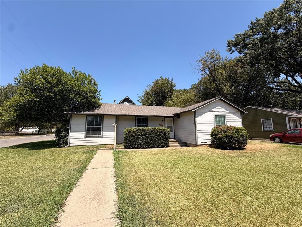 718 Crescent Street, Denton