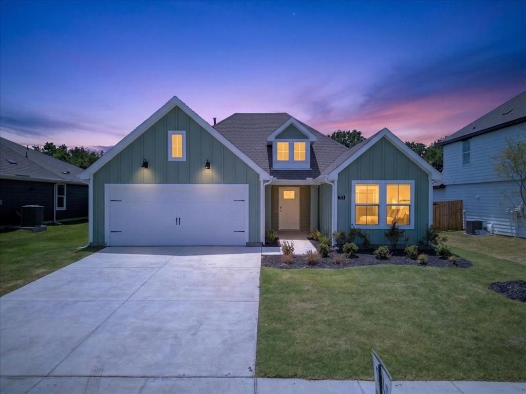 717 Sweet Pea, Pilot Point