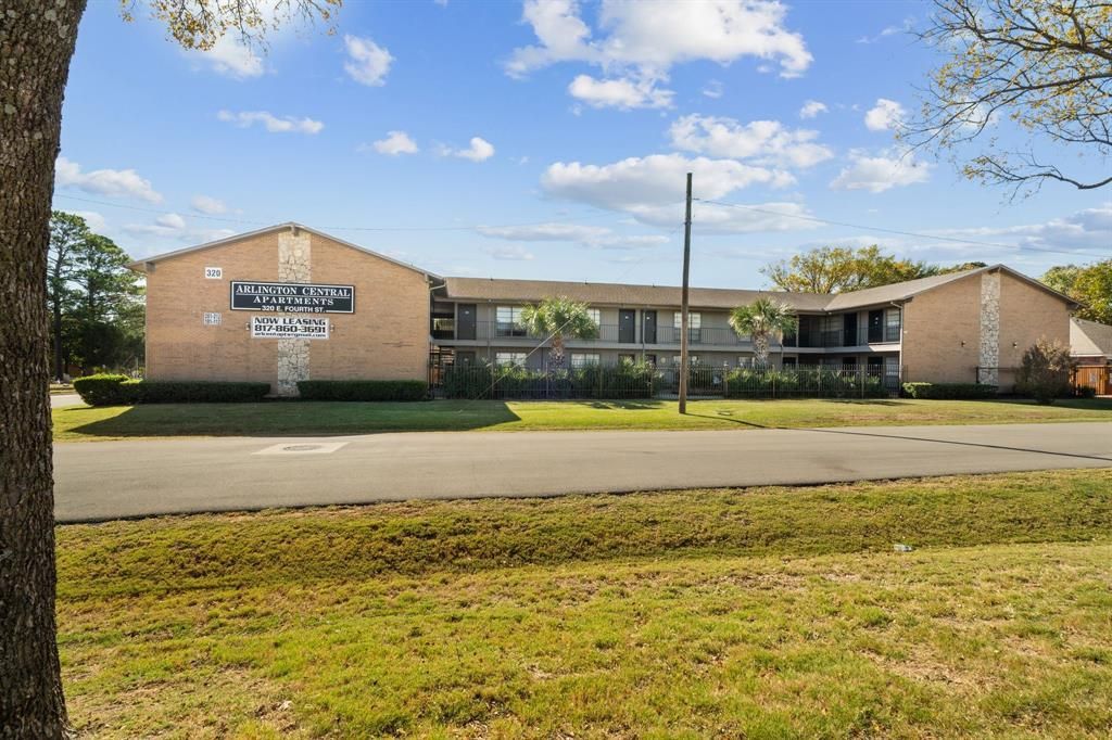 320 E 4th Street 208, Arlington