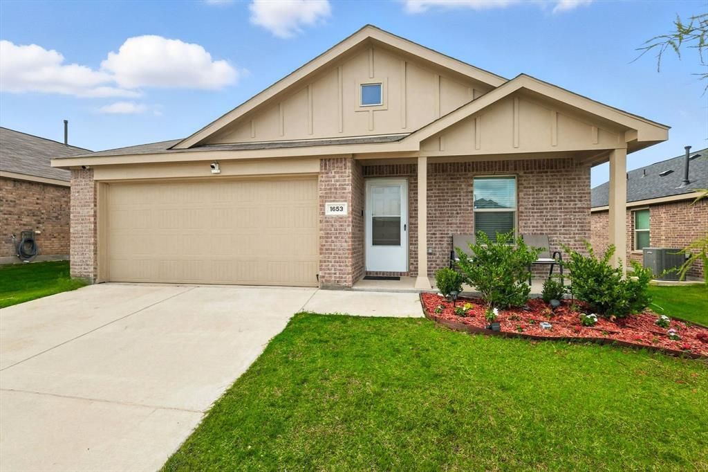 1653 Bluff View Drive, Hutchins