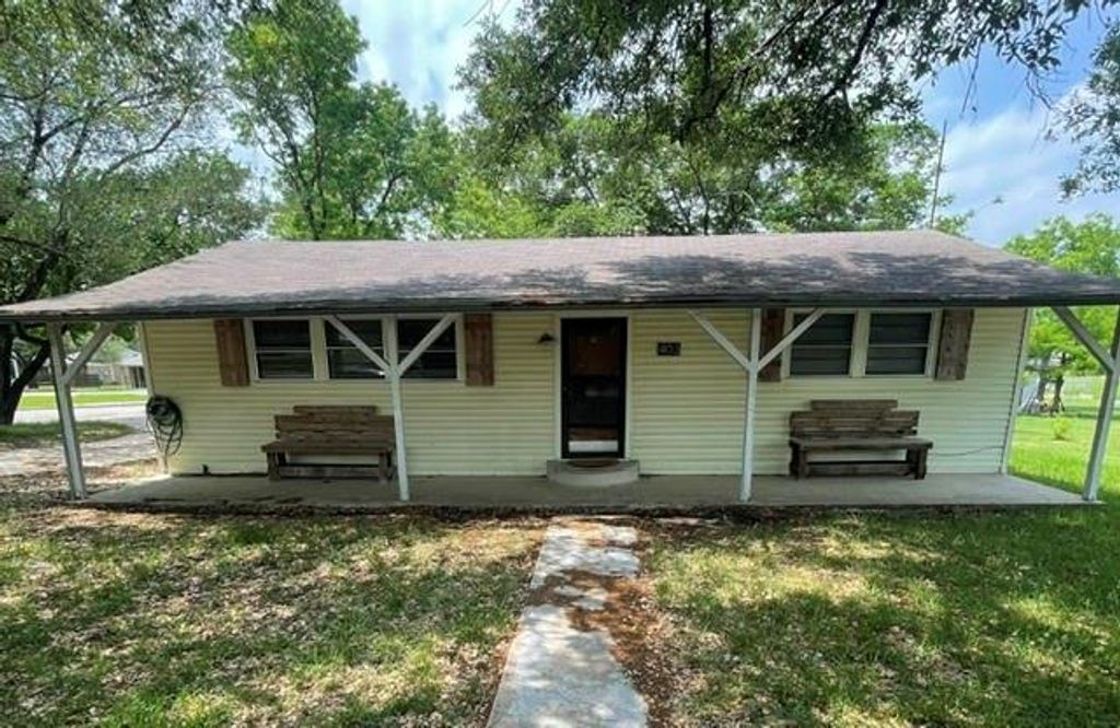 403 Live Oak Street, Royse City