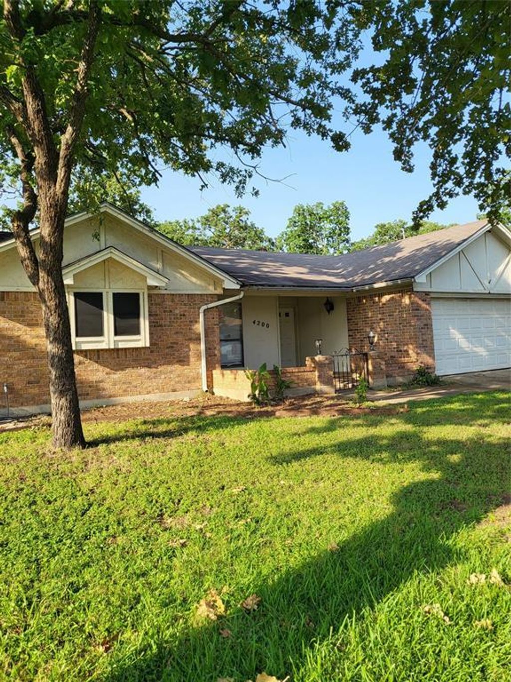 4200 Pyracantha Drive, Arlington
