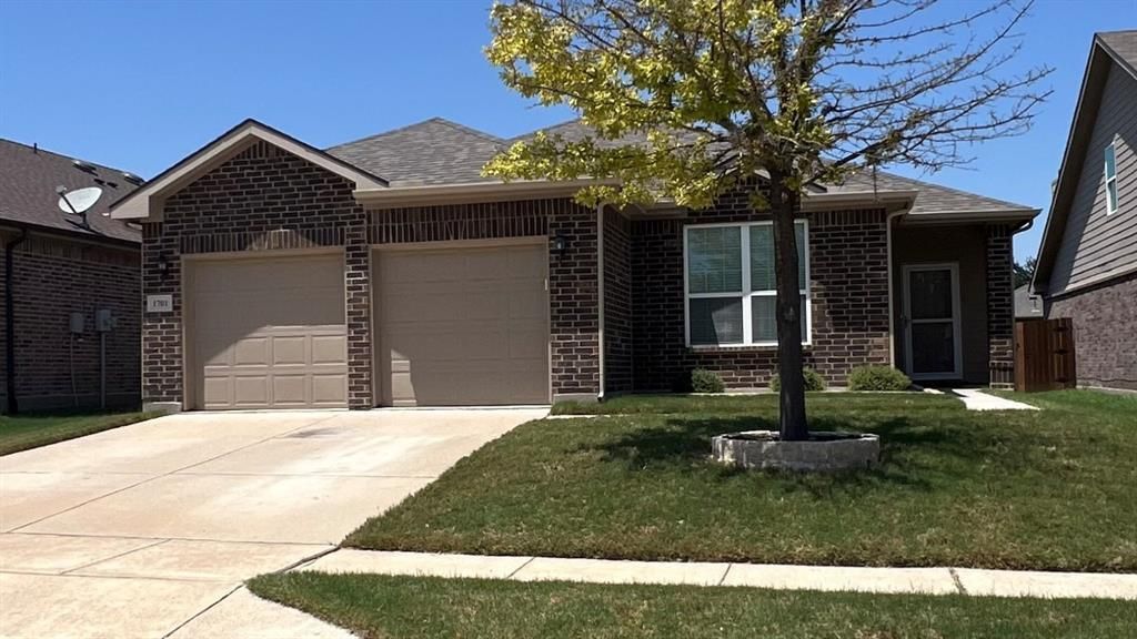 1701 Quail Springs Circle, Fort Worth