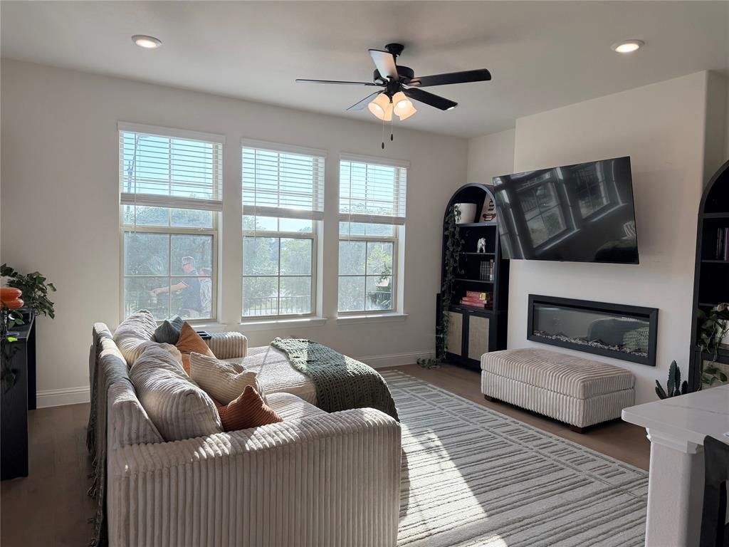 7933 Sunset Boulevard, Rowlett