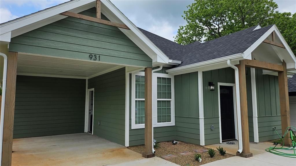 931 West Elm Street, Denison