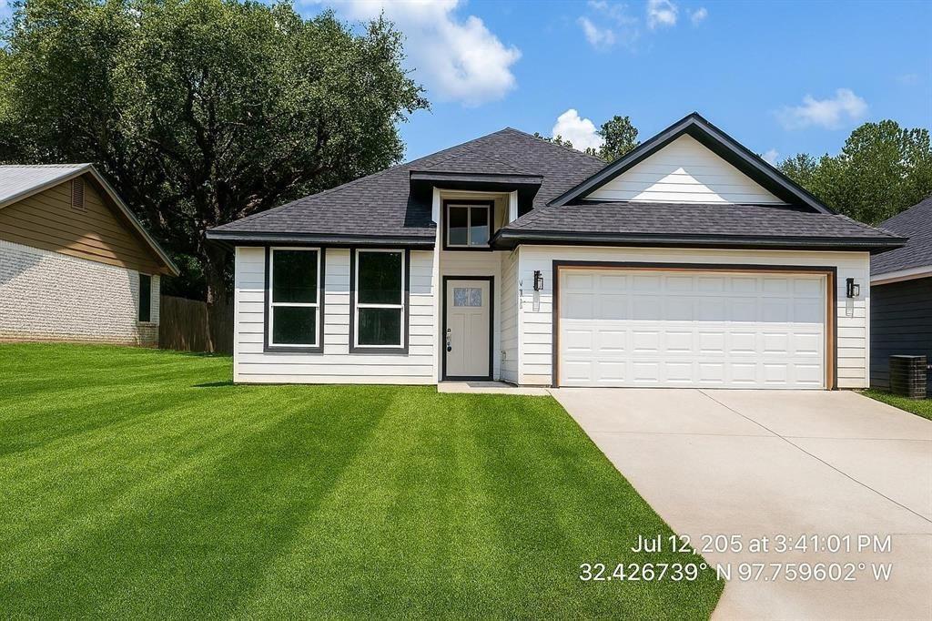 1023 Mustang Trail, Granbury