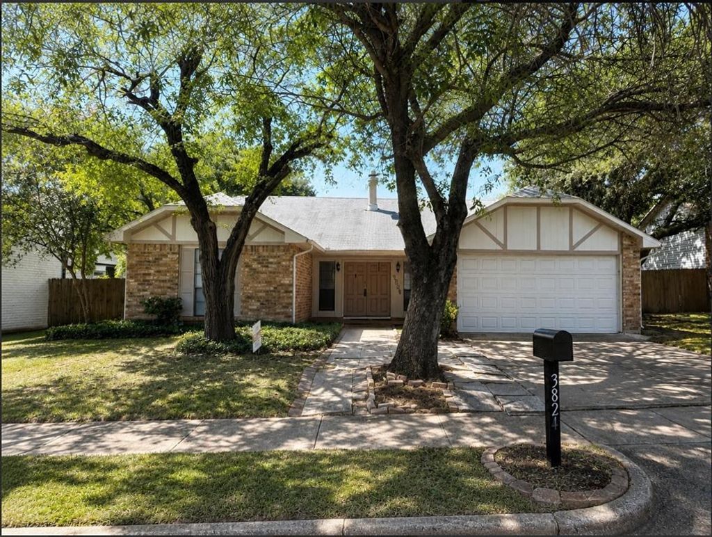 3824 Hackberry Lane, Bedford