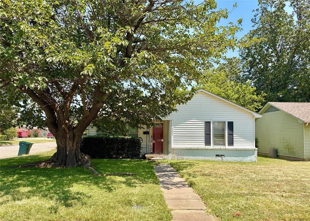 2225 N Shannon Street, Sherman