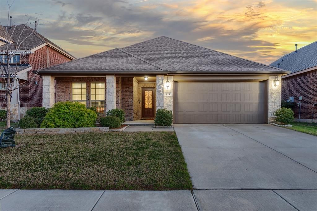 912 Lake Cypress Lane, Little Elm