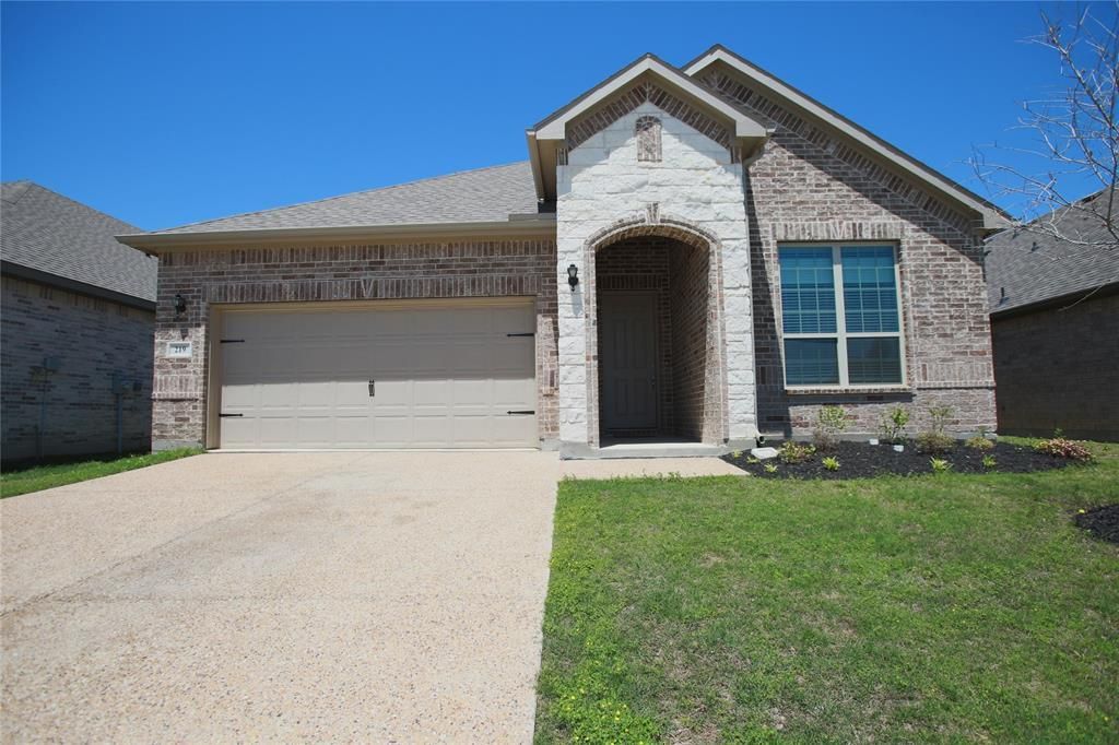 219 Lexington Avenue, Melissa