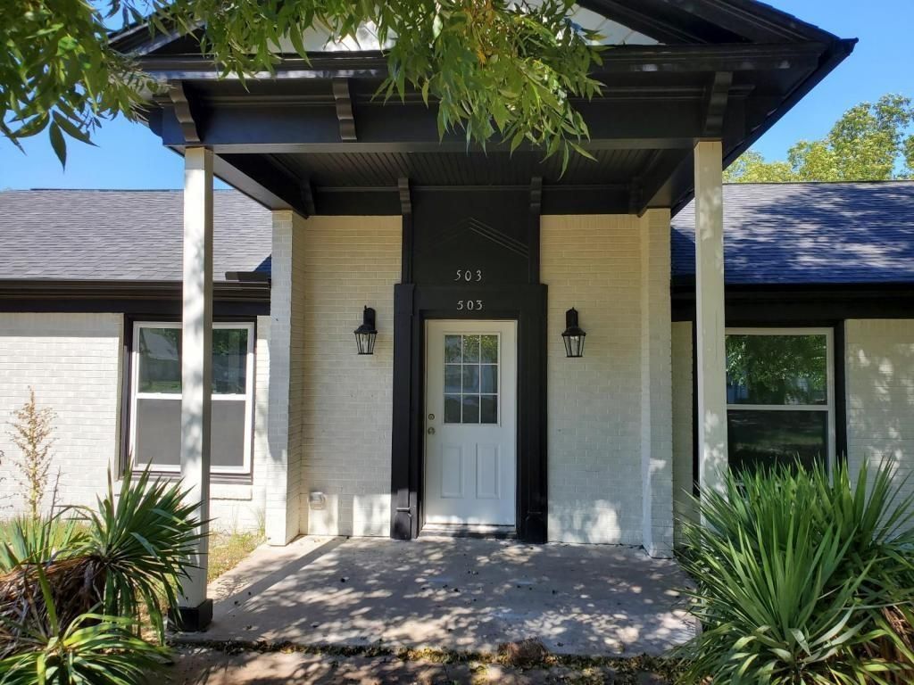 503 E 13th Street, Bonham