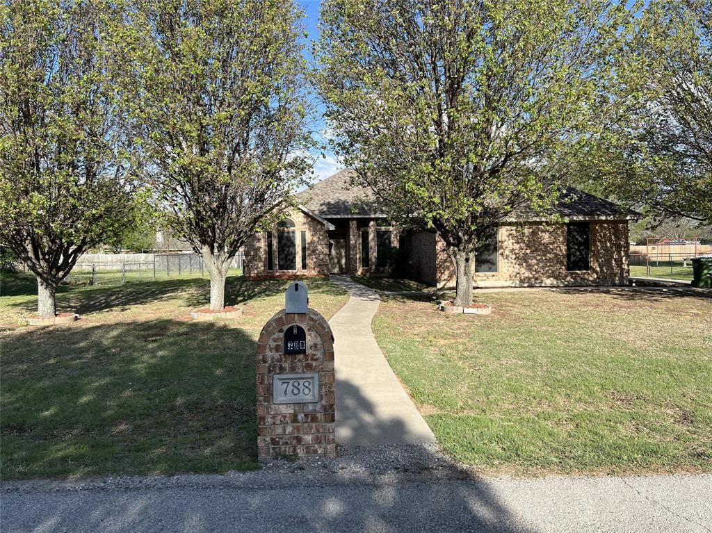 788 Robin Court, Springtown