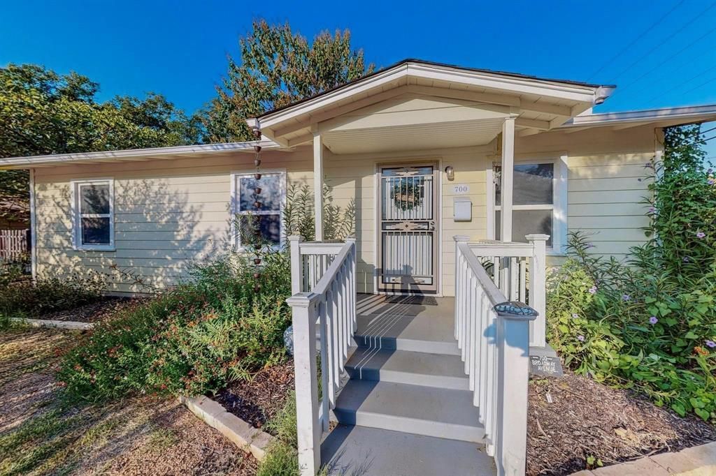 700 Broadway Avenue, Euless