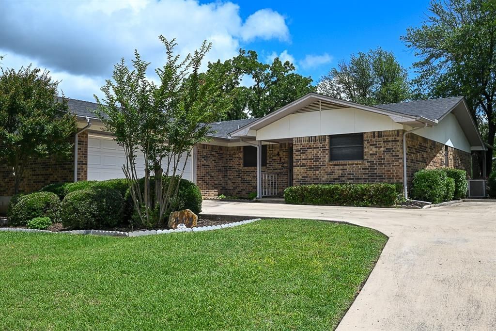 412 Half Moon Way, Runaway Bay