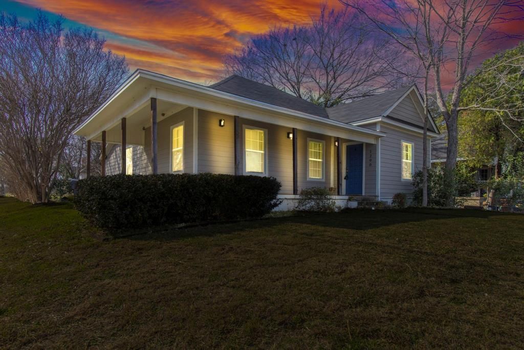 1200 N 4th Street, Waco
