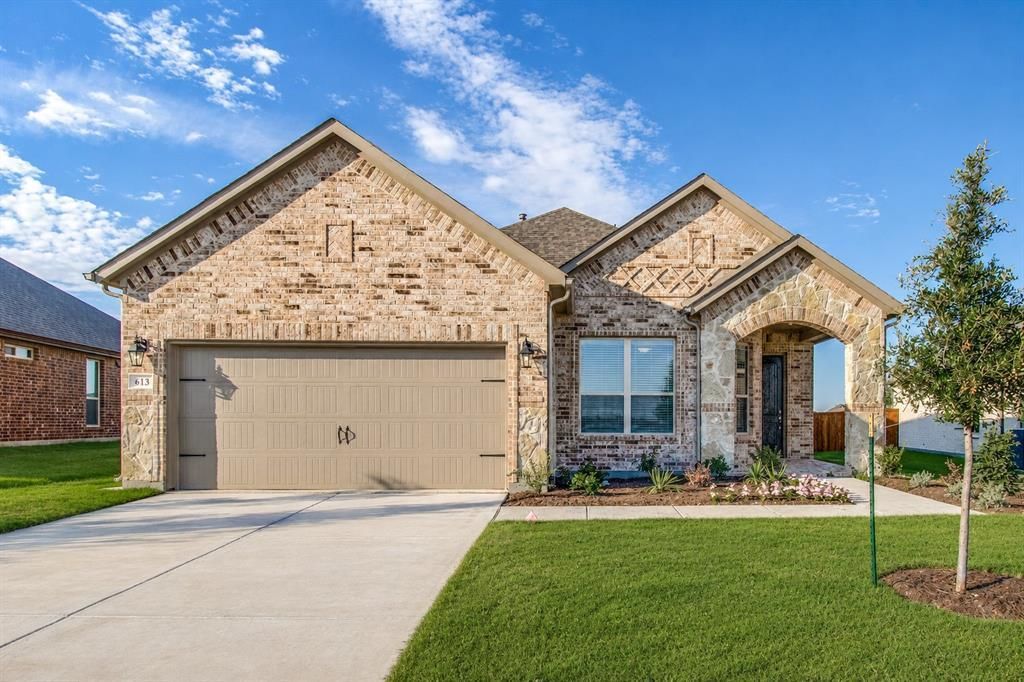 613 Cowboy Way, Anna
