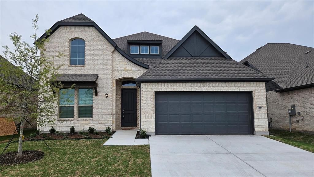 1215 Stagecoach Trail, Justin