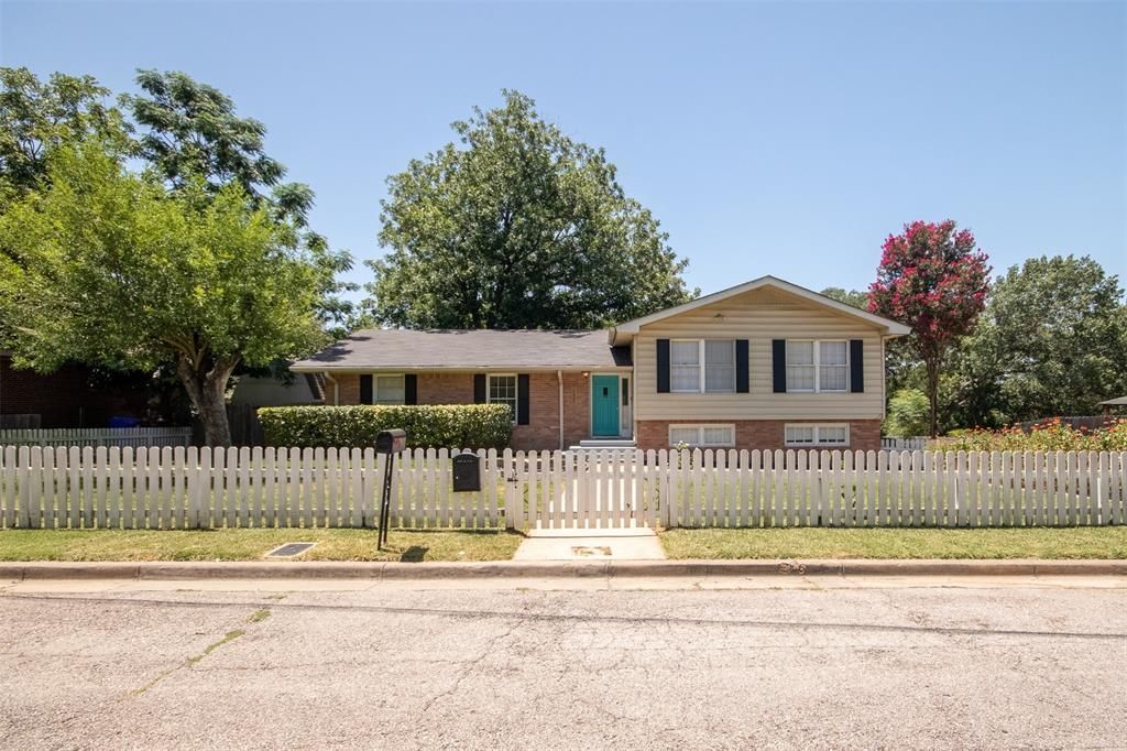 2325 Lake Ridge Circle, Waco