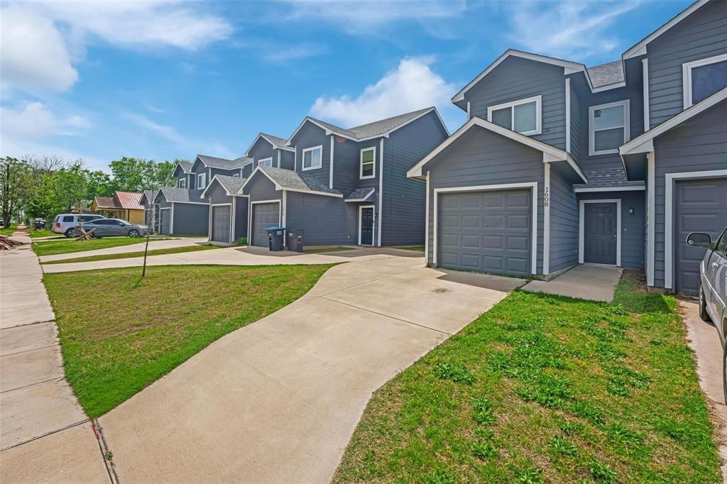 1608 Ash Crescent Street, Fort Worth