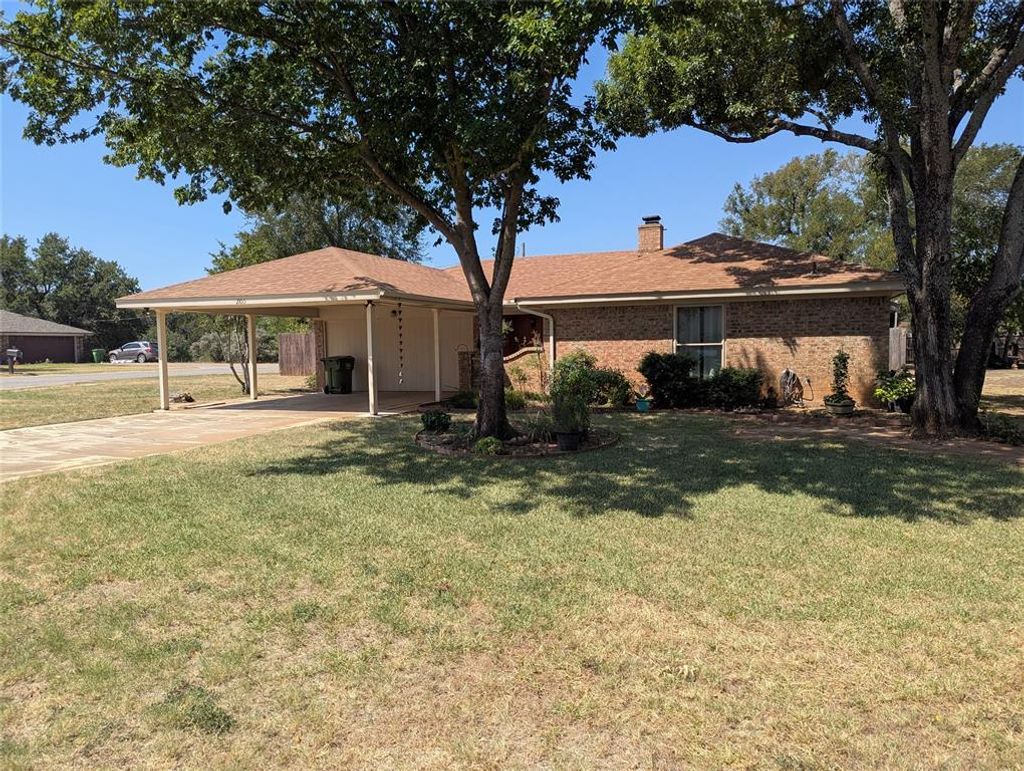 2100 N Rough Creek Court, Granbury