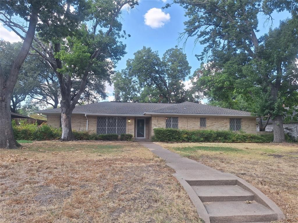 906 Sharpshire Street, Grand Prairie