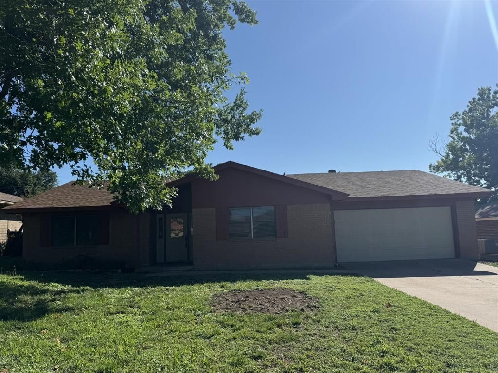208 Prairie Wind Boulevard, Stephenville