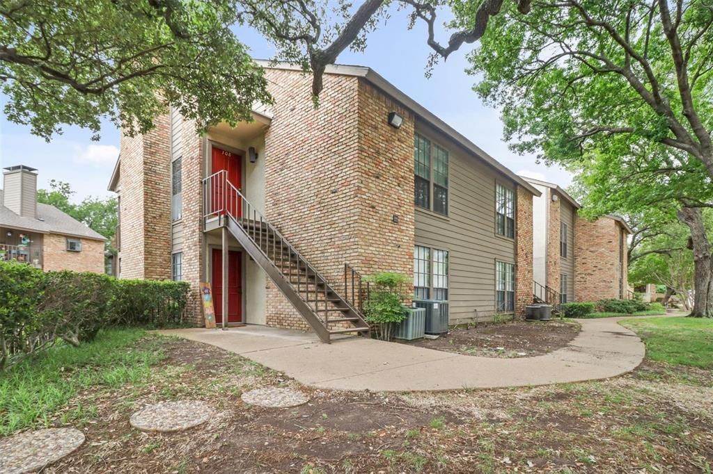 15221 Berry Trail 108, Dallas