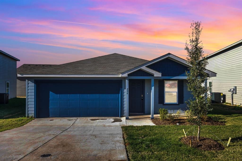 332 Azalea Trail, Granbury