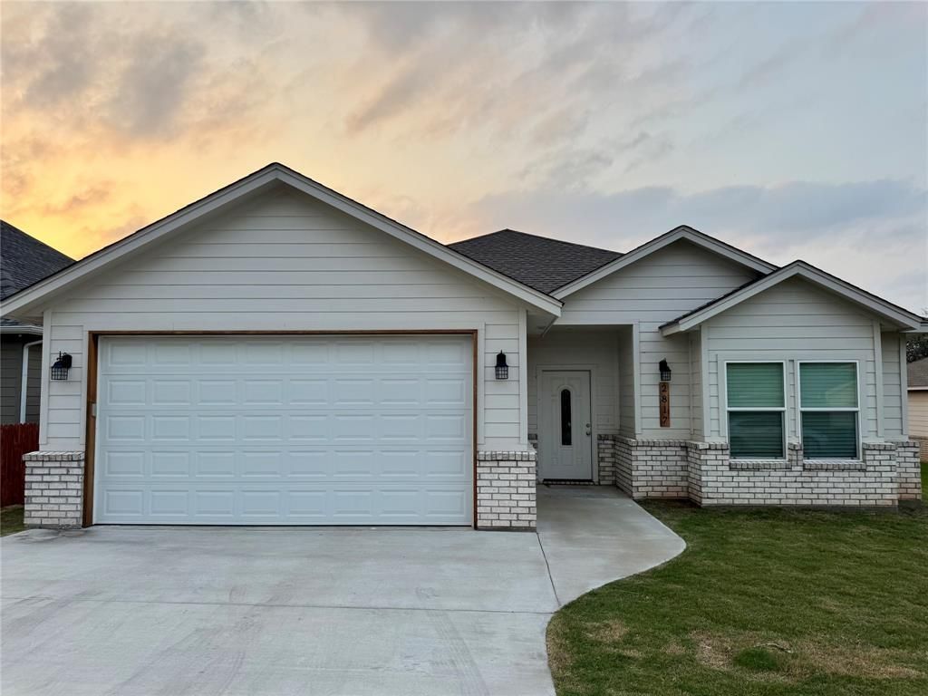 2817 Steepleridge Circle, Granbury