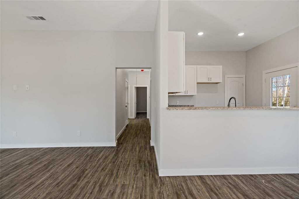 1420 Fitzhugh Ne, Paris