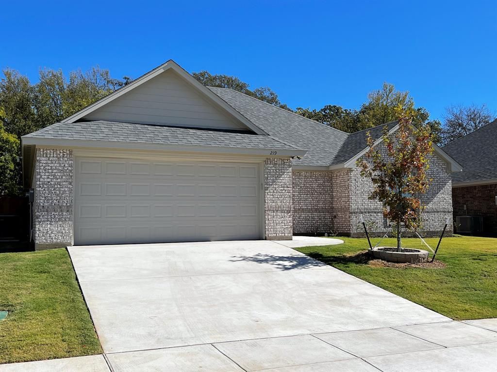 219 Clover Circle, Weatherford