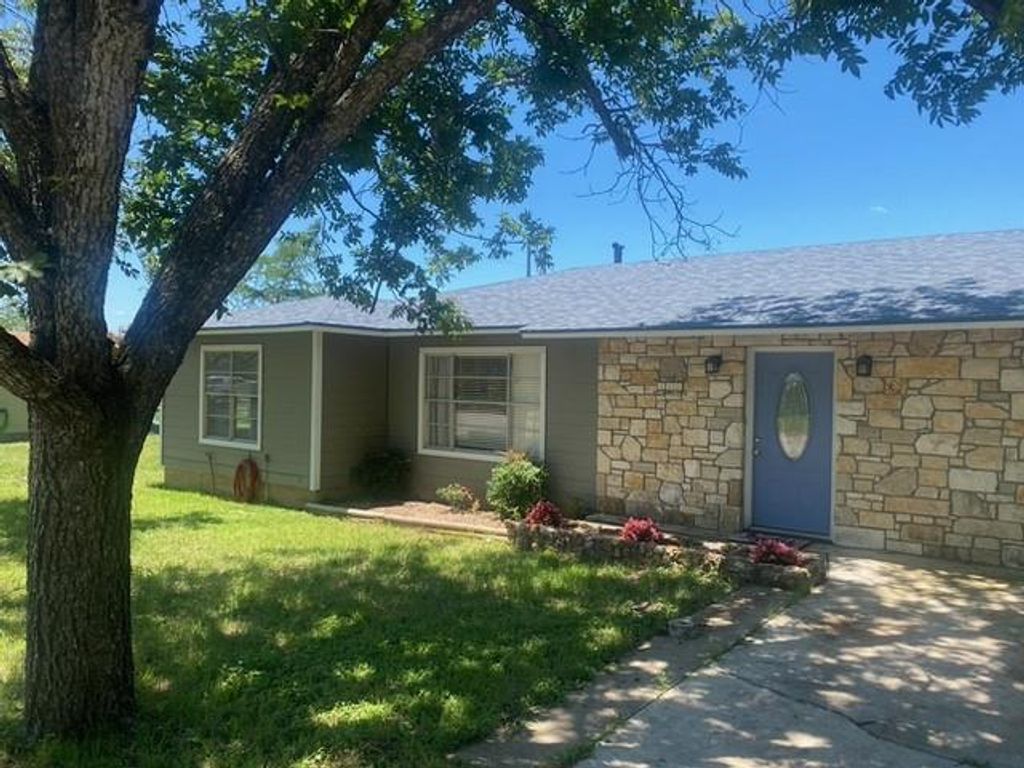 720 N West Street, Burnet