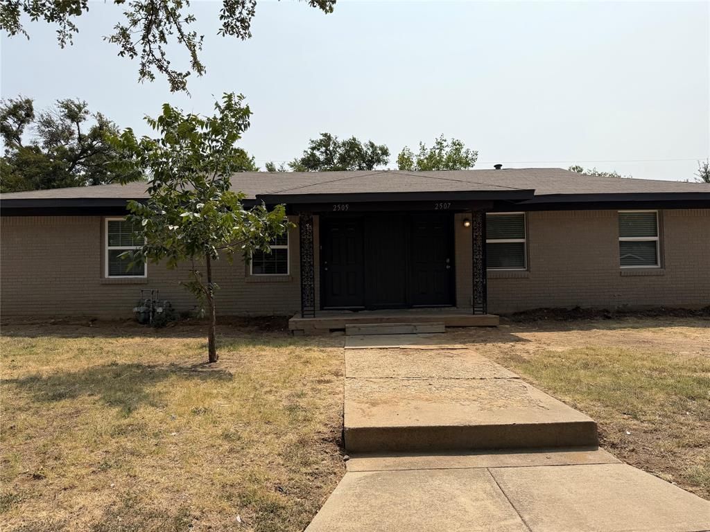 2505 Normont Circle, Fort Worth