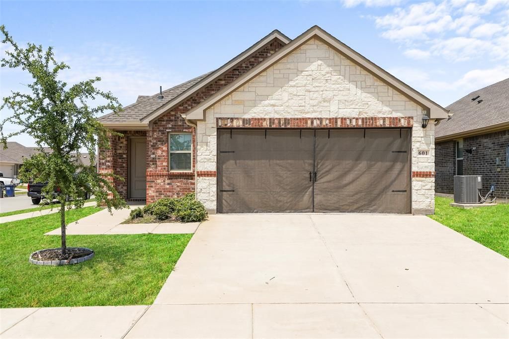 601 Nature Stroll Road, Lavon