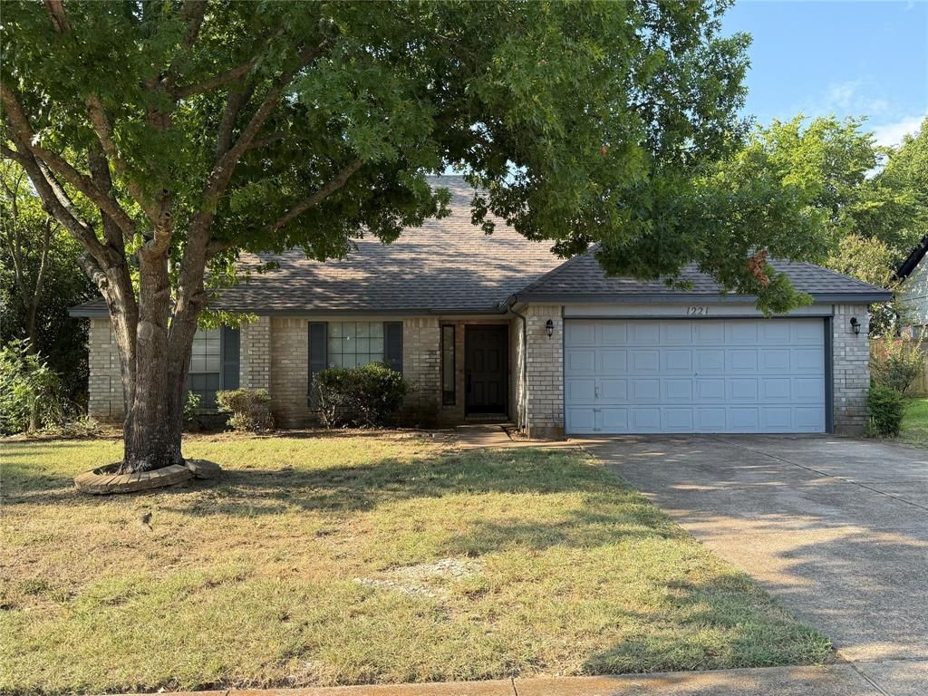 1221 Castleman Drive, Cedar Hill