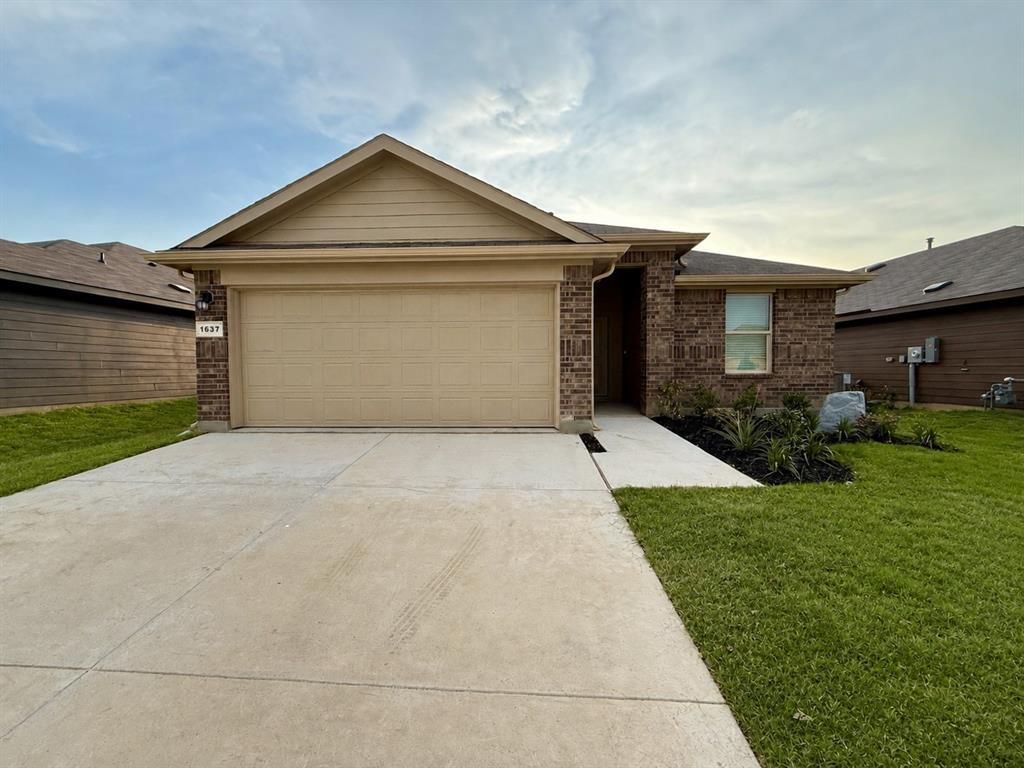 1637 Tin Roof Road, Krum