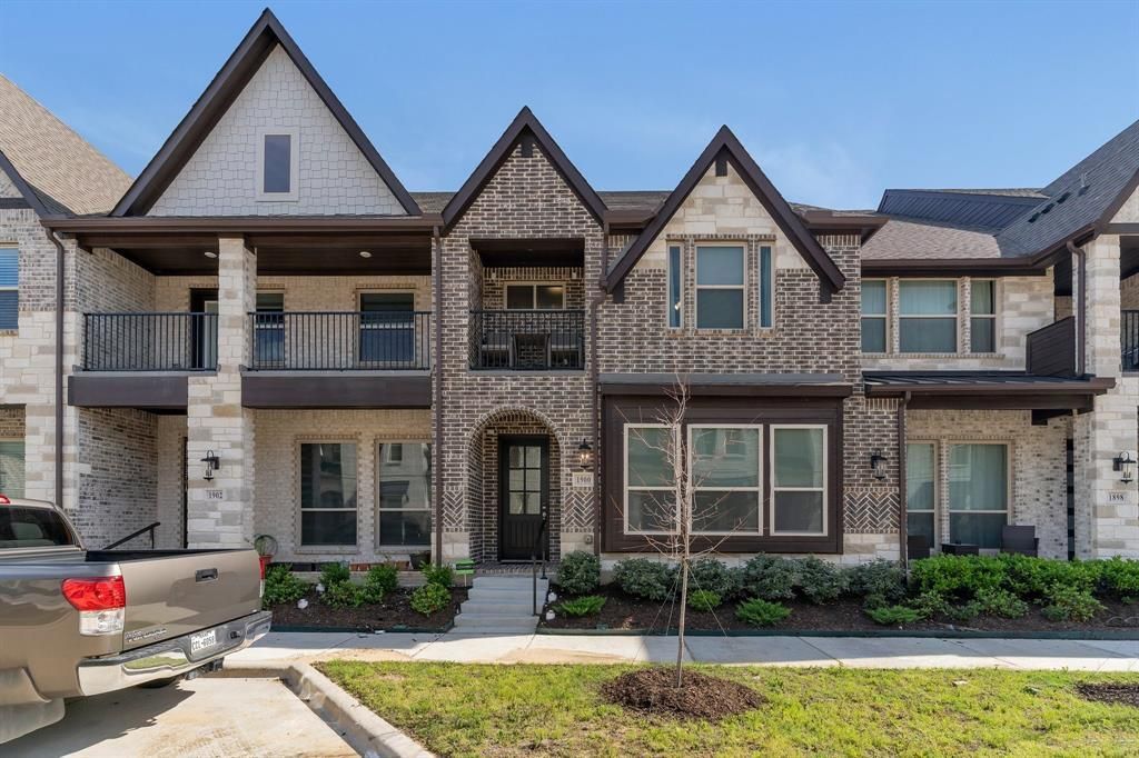 1900 Melinda Lane, Farmers Branch