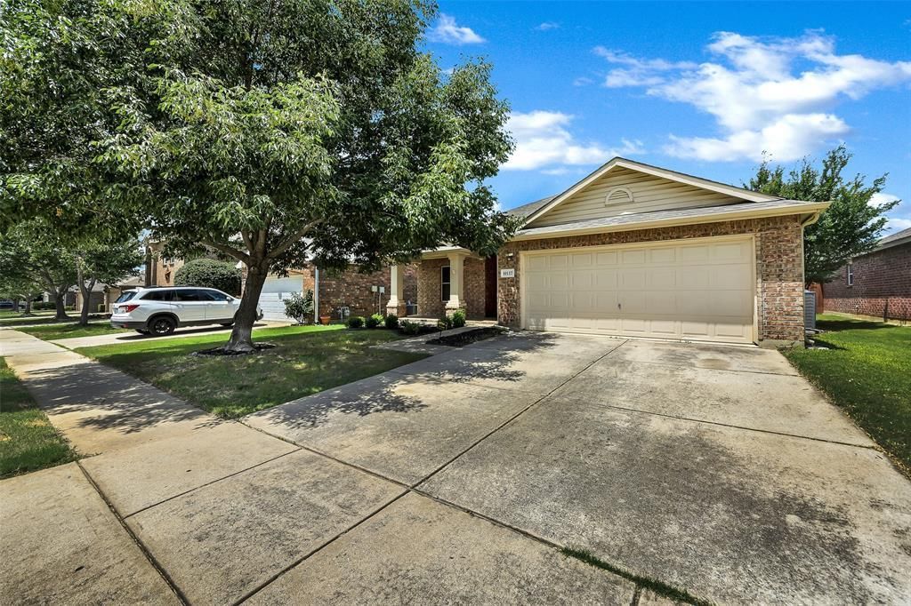 10117 Sourwood Drive, Fort Worth