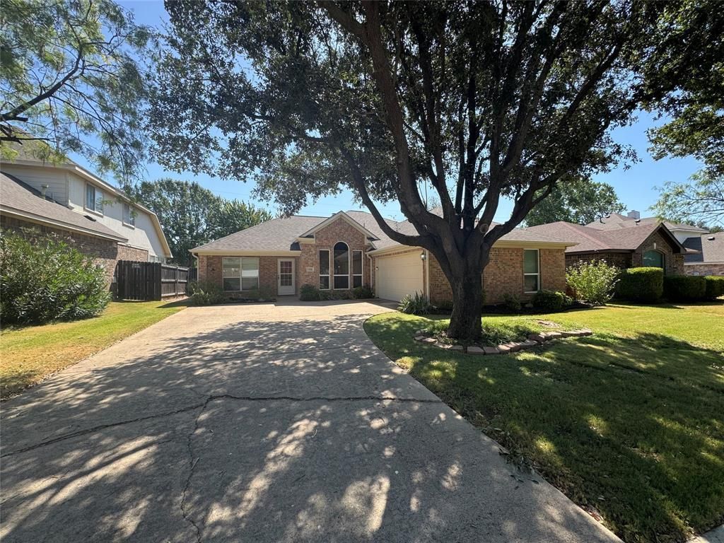 1325 Gatewood Drive, Keller