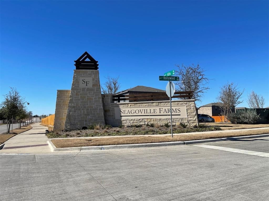 2103 Hialeah Drive, Seagoville
