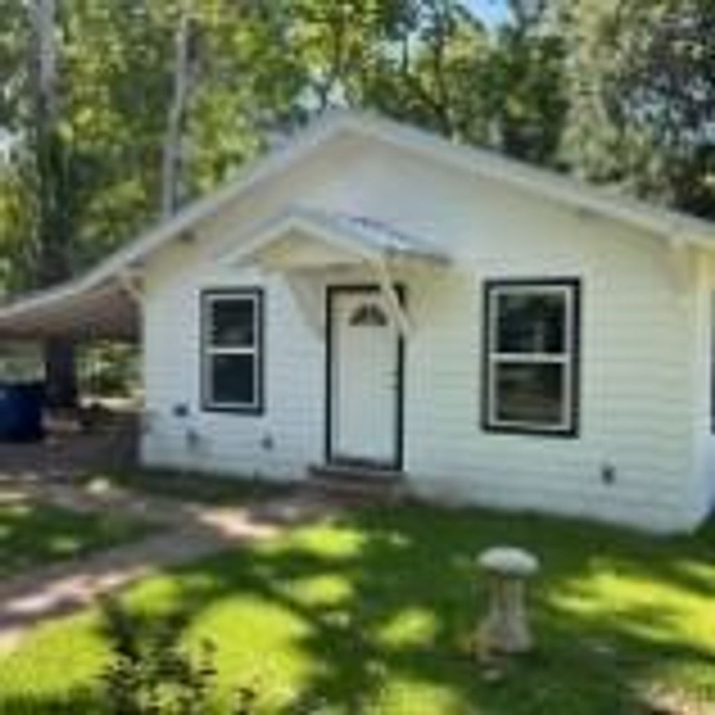 517 W Front Street, Mineola