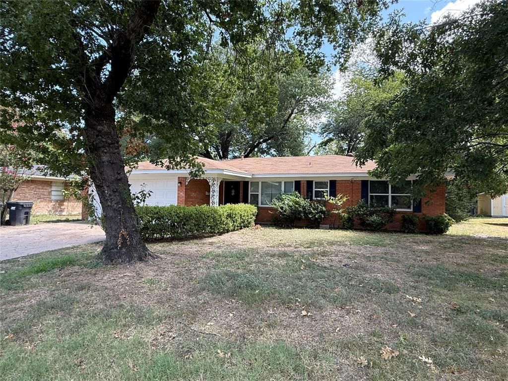 1915 Fairfax Drive, Corsicana