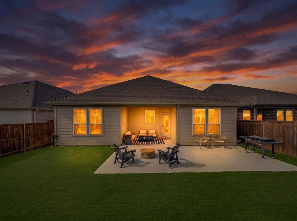 1109 Nathan Lane, Anna