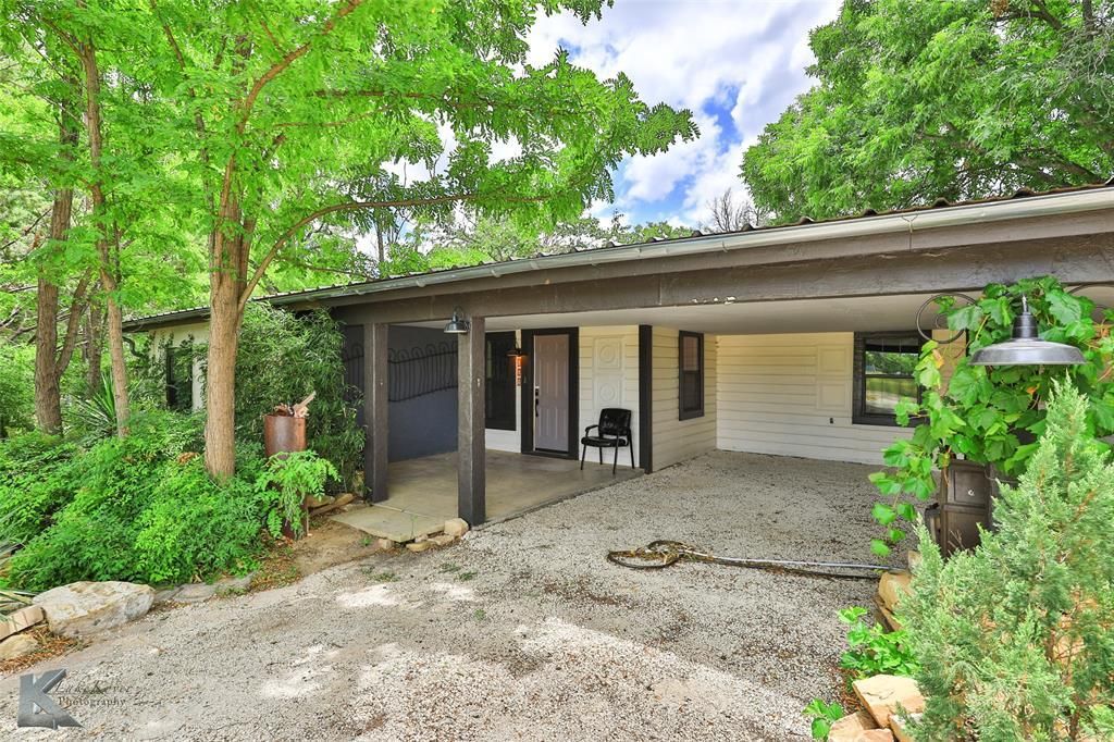 609 Sunset Drive, Clyde