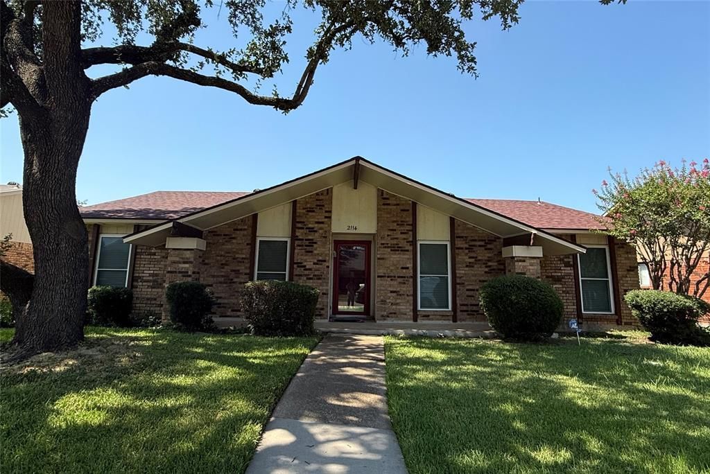 2114 Burrows Trail, Grand Prairie