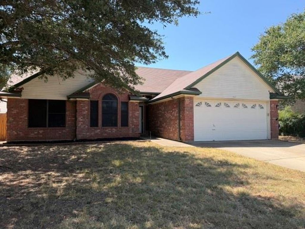 1511 Sunflower Lane, Granbury