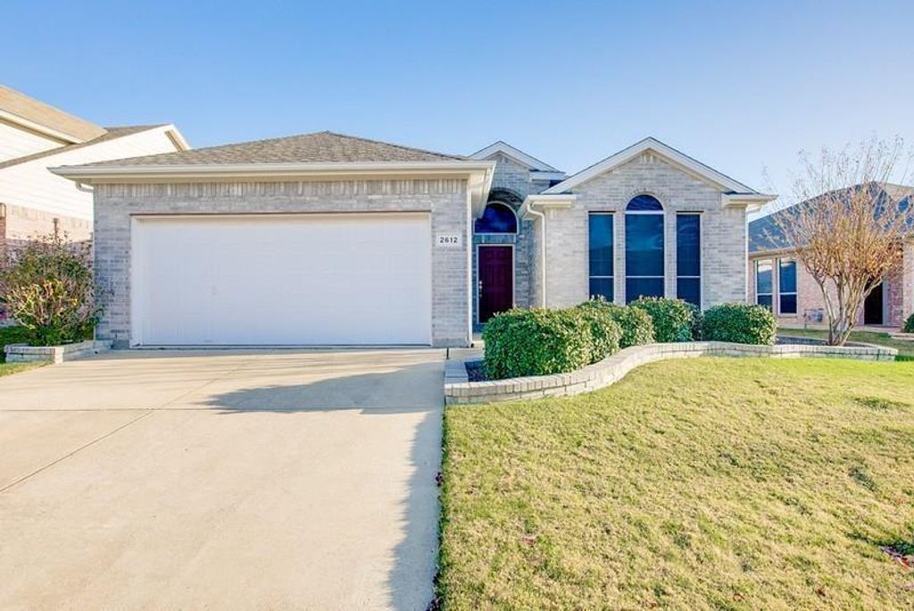 2612 Evening Shade Drive, Fort Worth