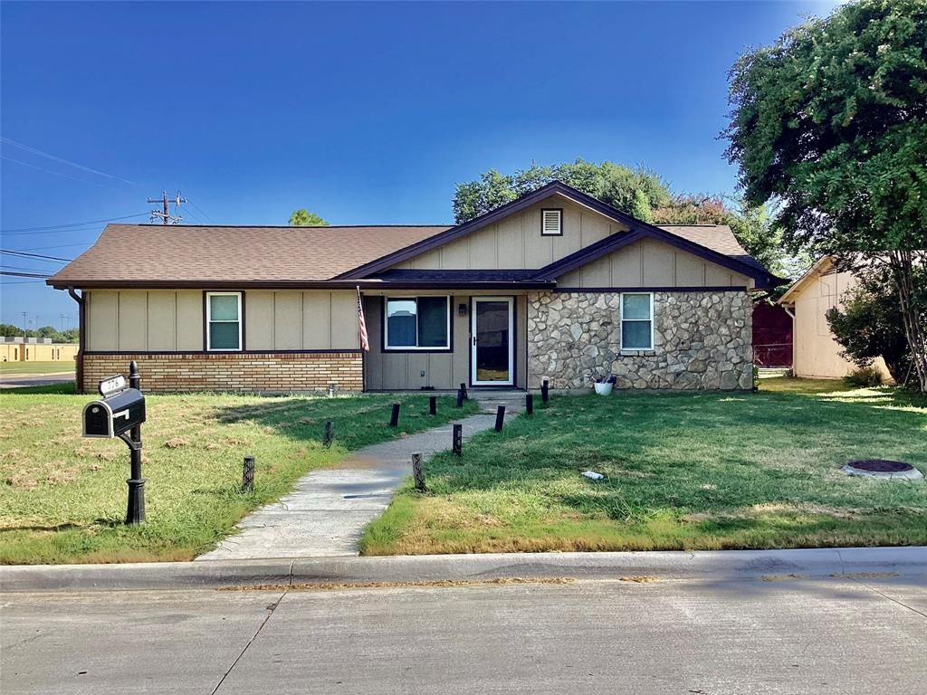 776 Ponderosa Drive, Hurst
