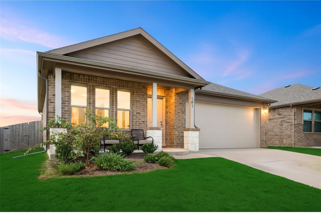 211 Fairmeade Drive, Terrell